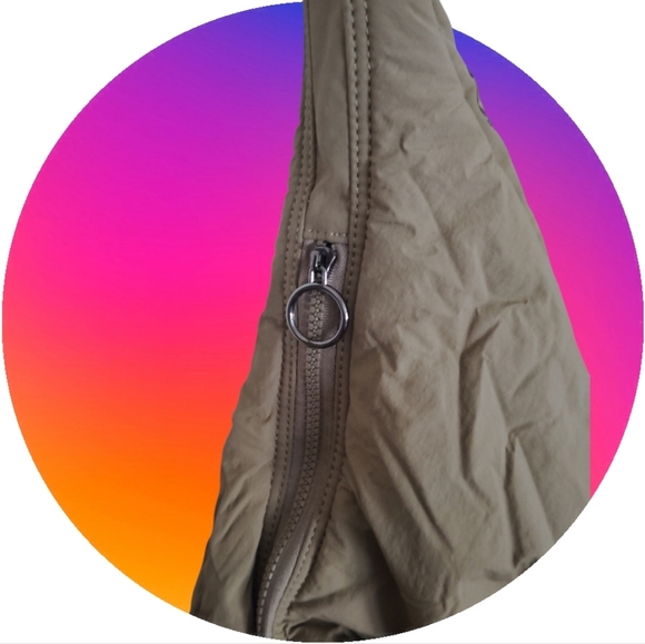 Hobo Shaped Handbag - Picture 4 of 5